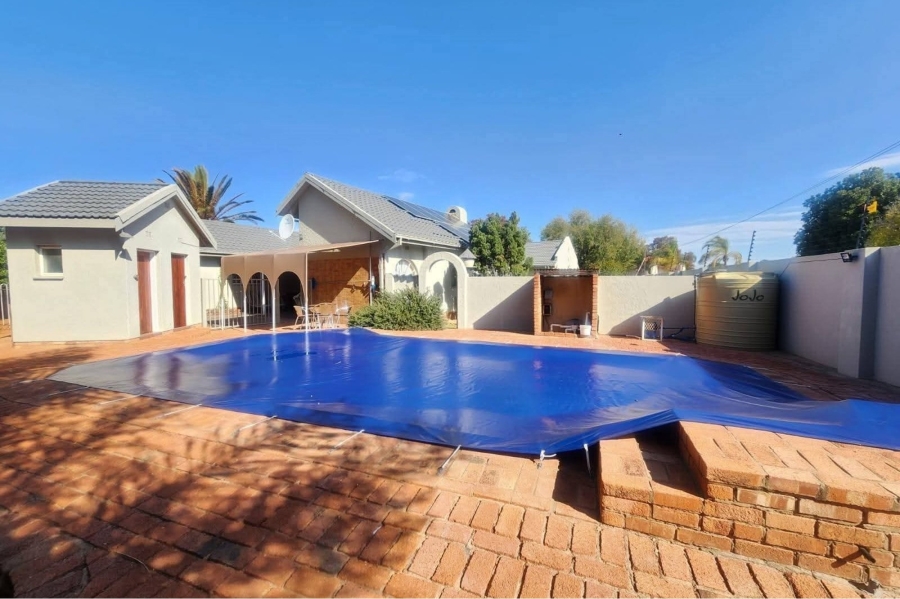 4 Bedroom Property for Sale in Hillcrest Northern Cape